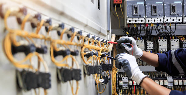 Professional Electrician technician working in Whitehorn Cove, OK